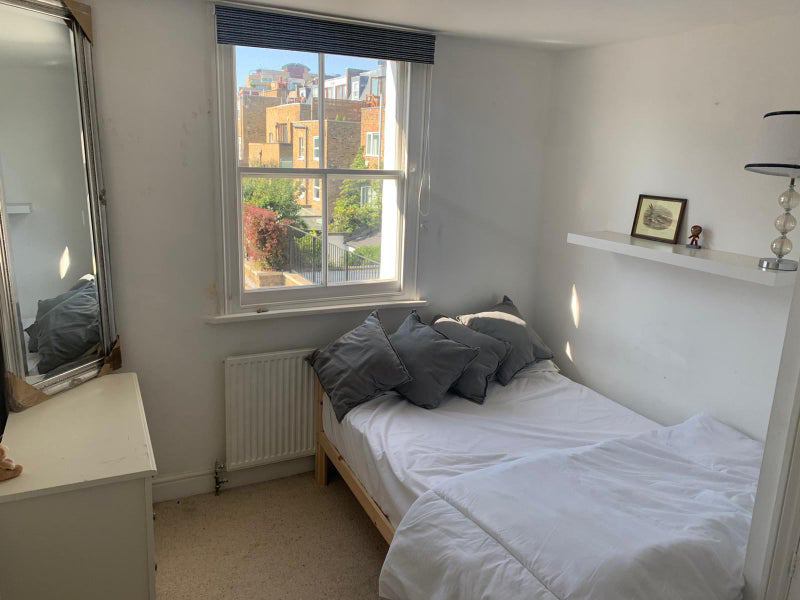Room King's Road in Greater London