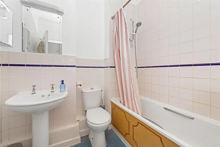 Flat Dairy Farm Place in Greater London