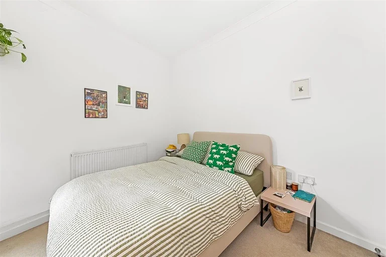 Flat Dairy Farm Place in Greater London