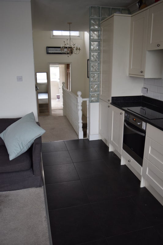 Flat Queenstown Road in Greater London