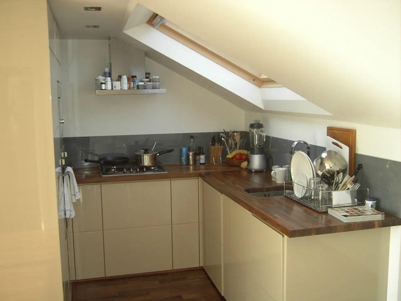 Room Kellett Road in Greater London