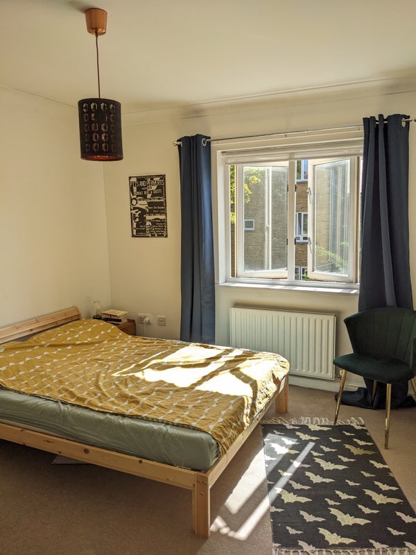 Room Blundell Close in Greater London
