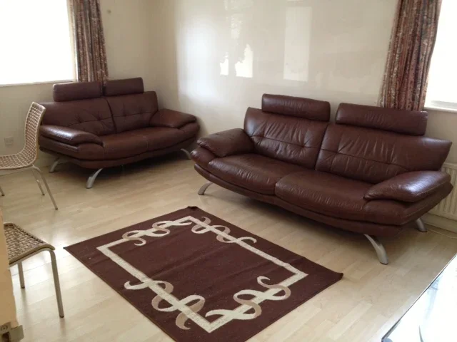 Flat Marbaix Gardens in Greater London