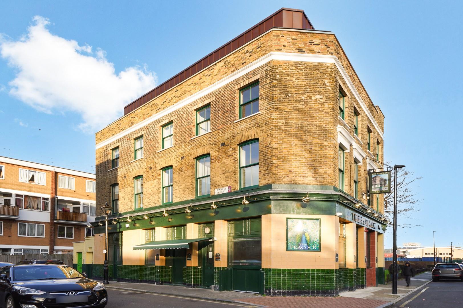 Flat Dunelm Street in Greater London