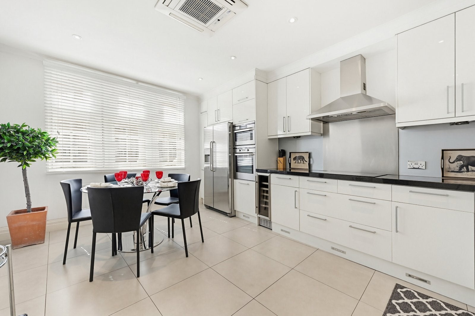 Flat Knightsbridge in City of Westminster