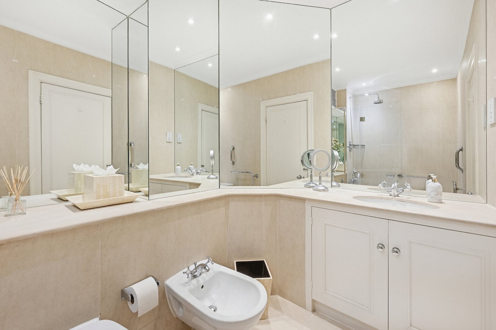 Flat Knightsbridge in City of Westminster