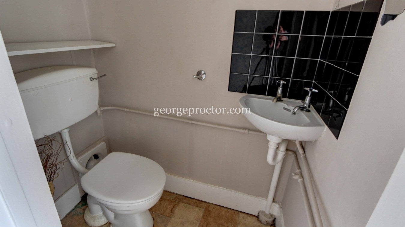 House Southlands Grove in Greater London