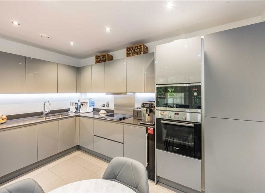 Flat Levett Square in Greater London