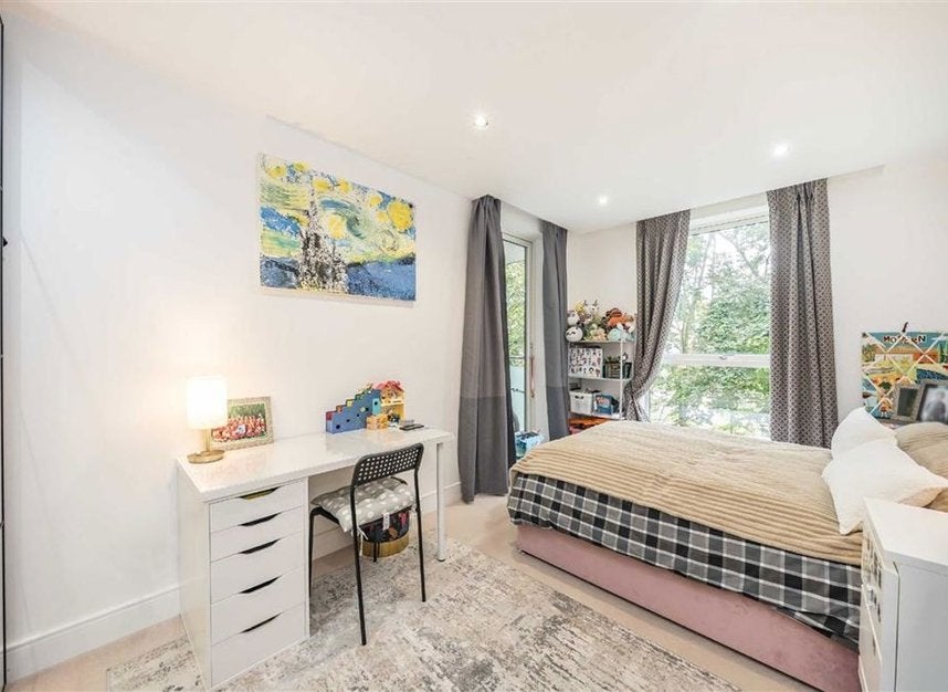 Flat Levett Square in Greater London