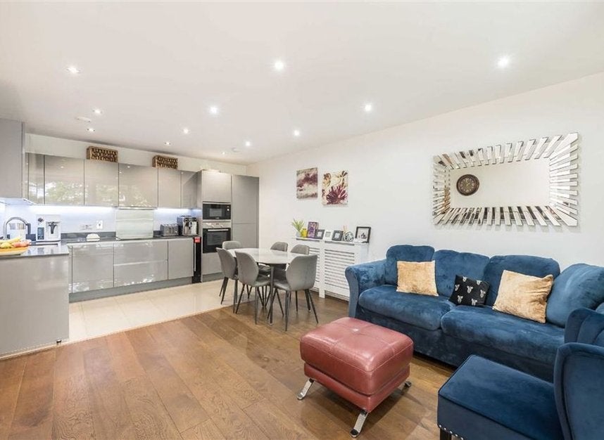 Flat Levett Square in Greater London