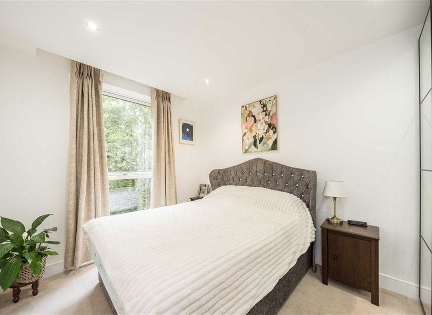 Flat Levett Square in Greater London