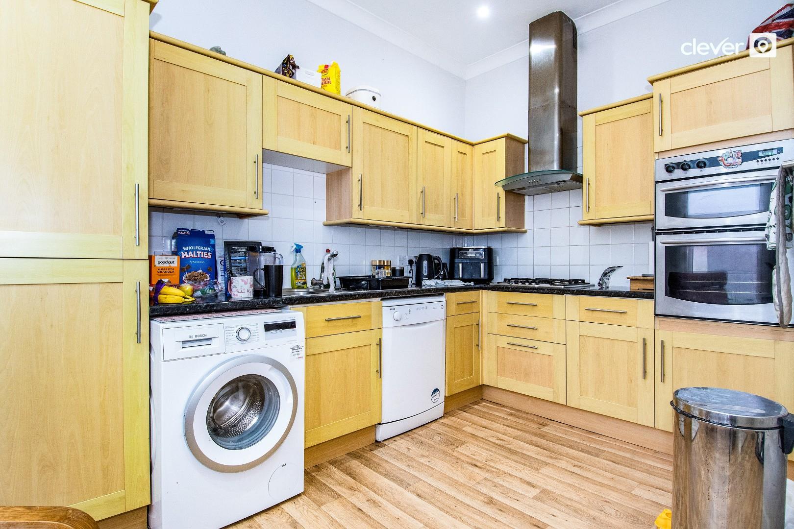 Flat Tothill Avenue in Plymouth