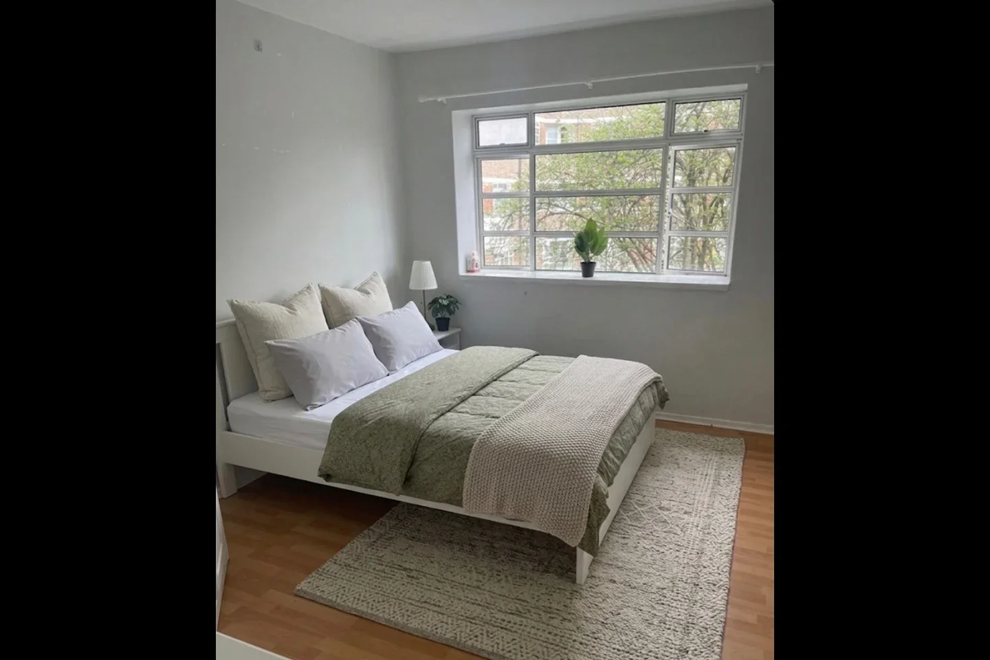 Flat Rodenhurst Road in Greater London