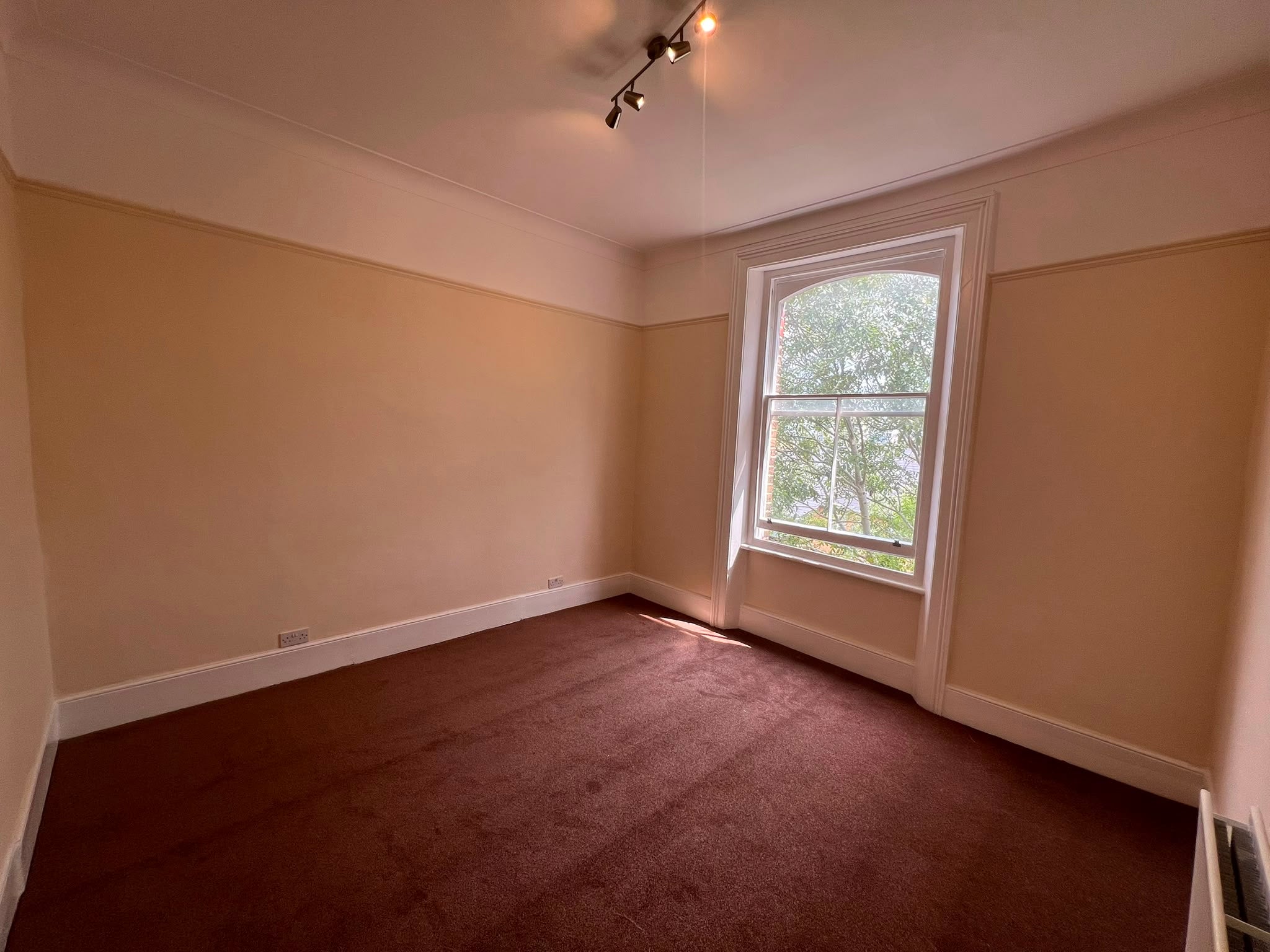 Flat Warminster Road in Greater London