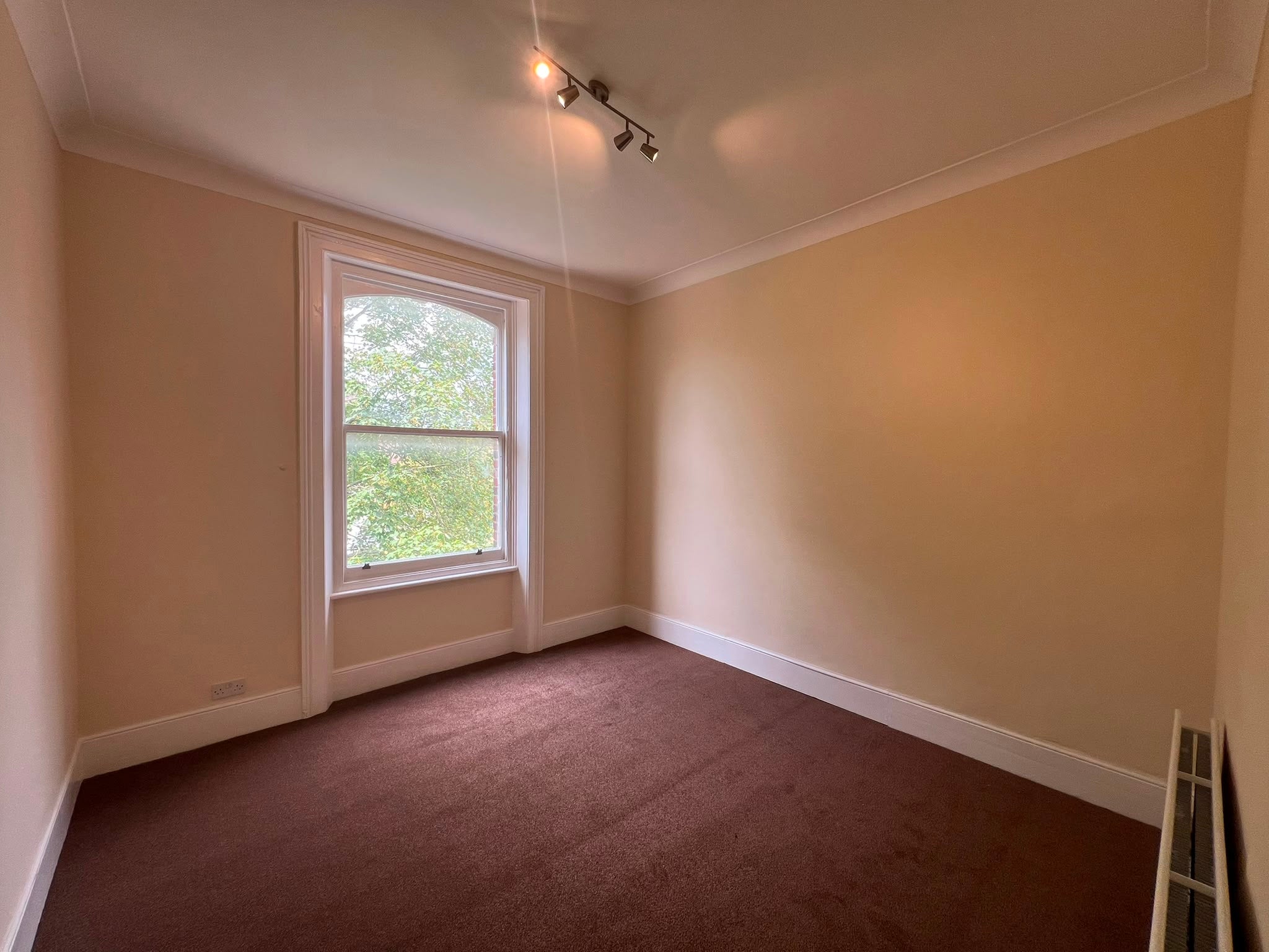 Flat Warminster Road in Greater London