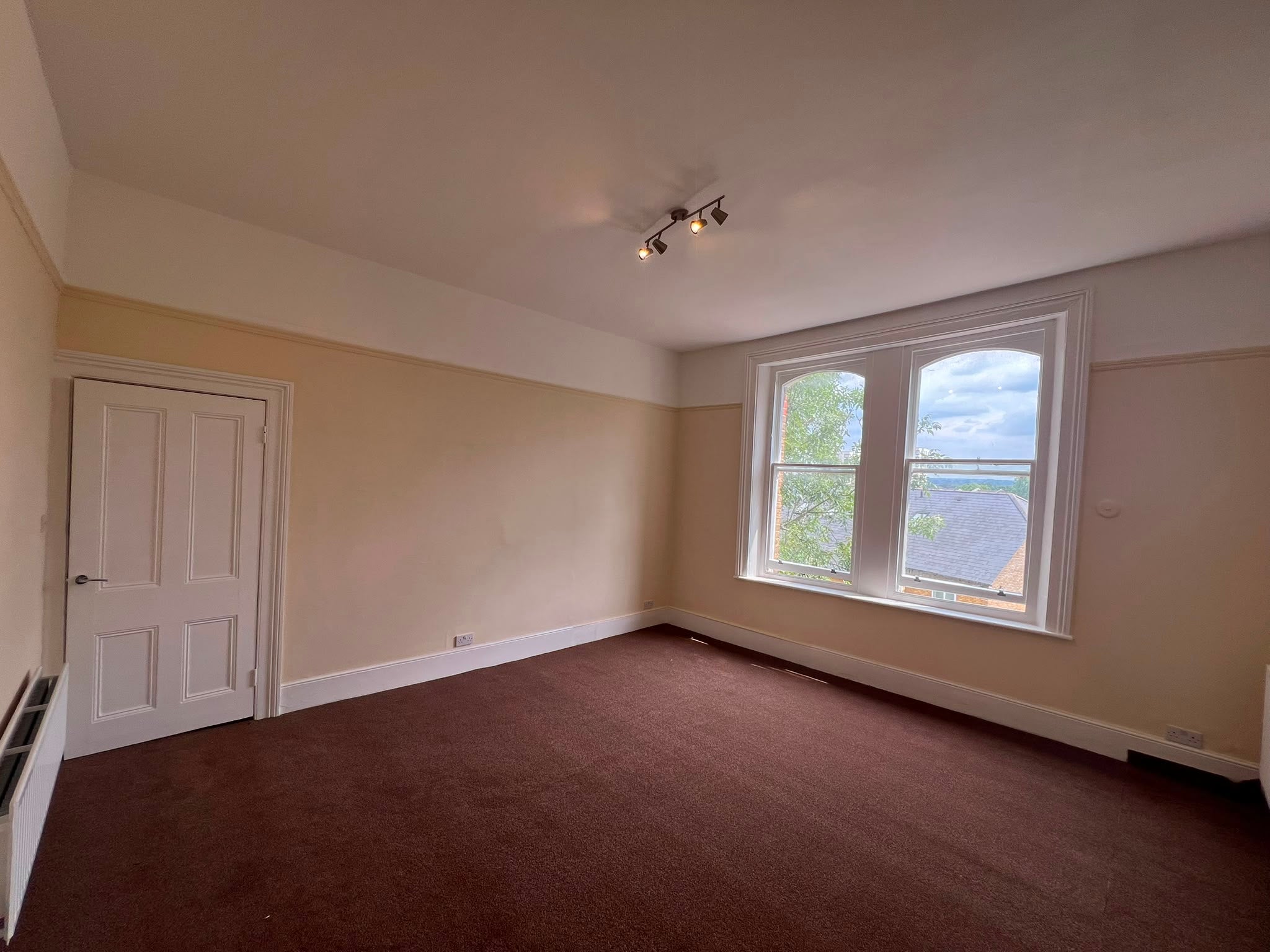 Flat Warminster Road in Greater London