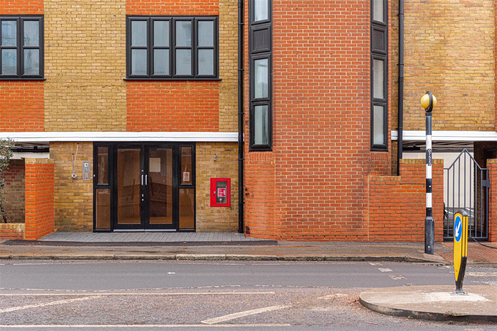 Flat Holmesdale Road in Reigate and Banstead
