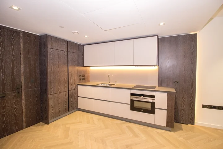 Flat Kirtling Street in Greater London