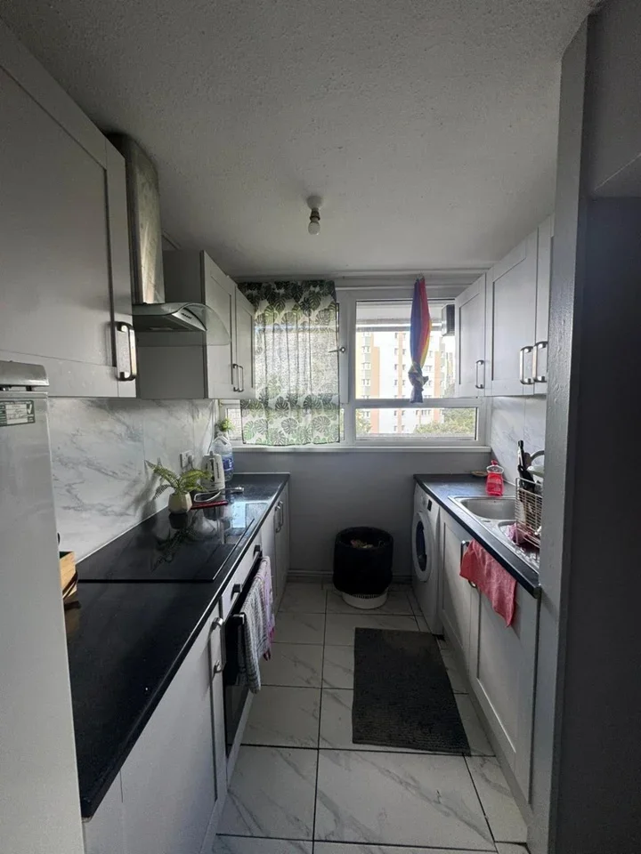 Room Hampson Way in Greater London