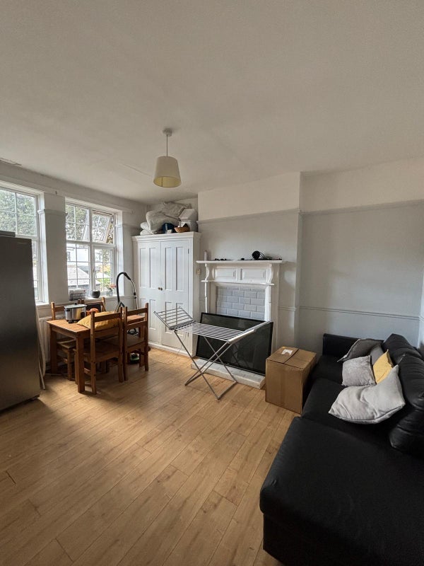 Room Fishponds Road in Greater London
