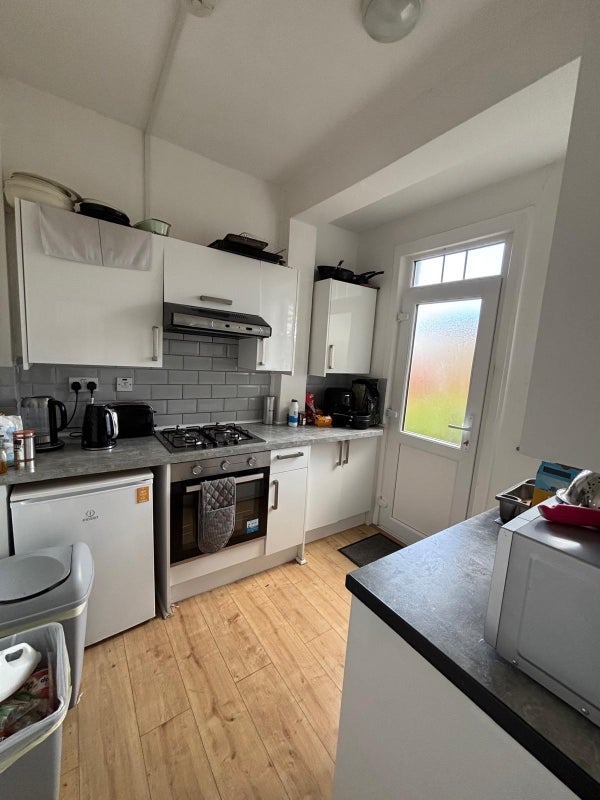 Room Fishponds Road in Greater London