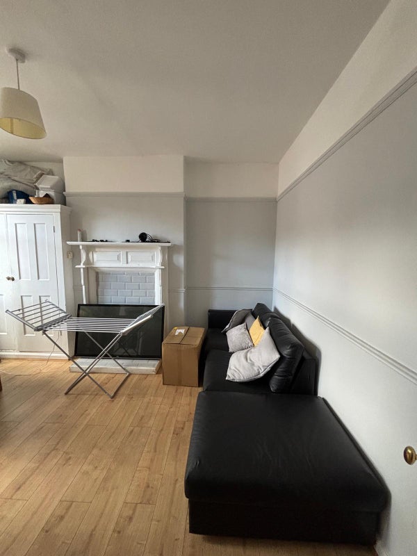 Room Fishponds Road in Greater London