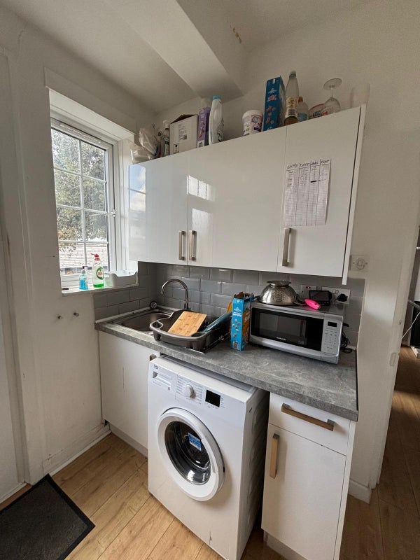 Room Fishponds Road in Greater London