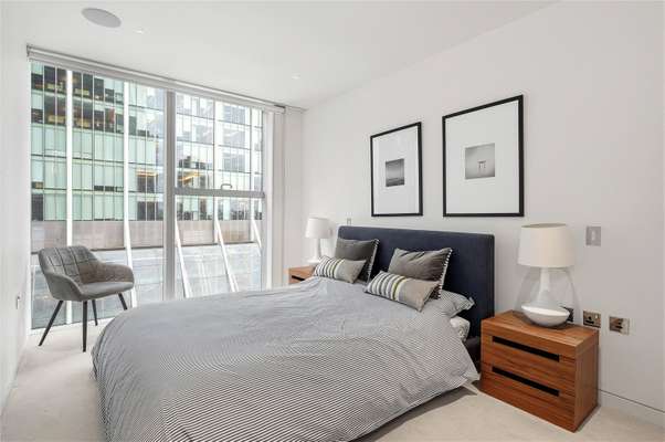 Flat Andrewes Highwalk in City of London