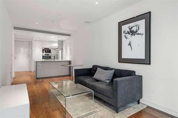 Flat Andrewes Highwalk in City of London