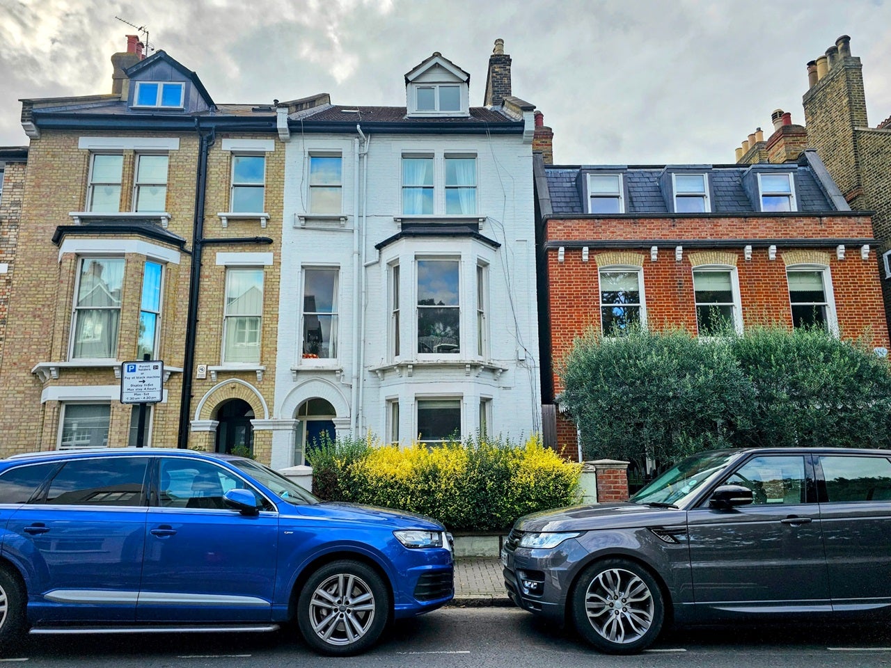 Flat Saint James's Drive in Greater London