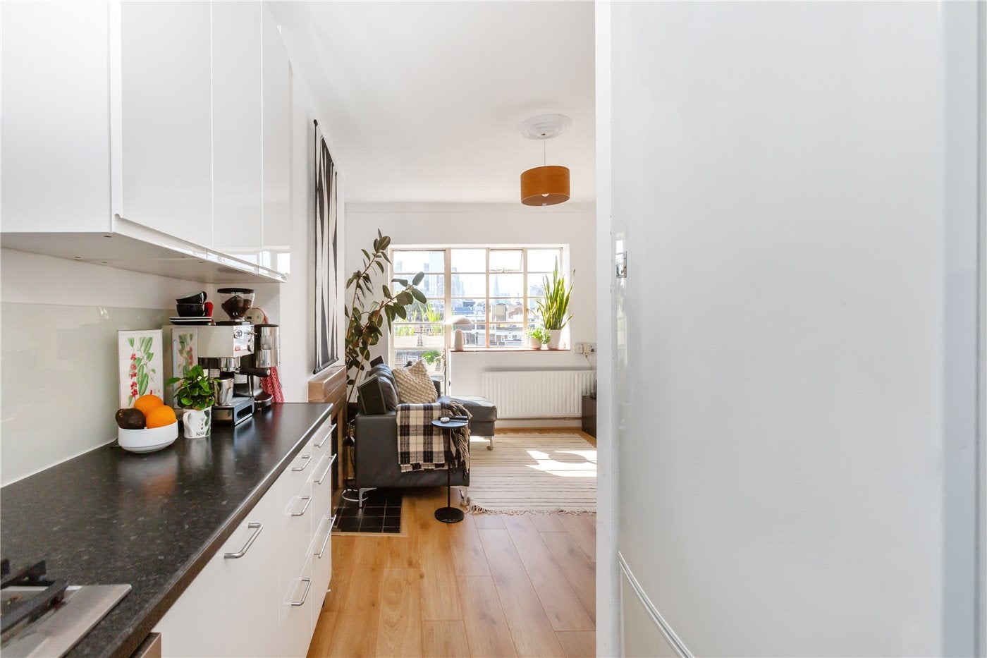 Flat Bevenden Street in Greater London
