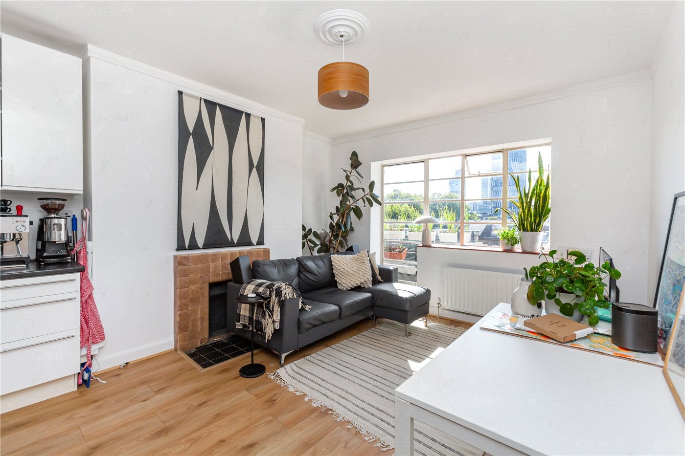Flat Bevenden Street in Greater London