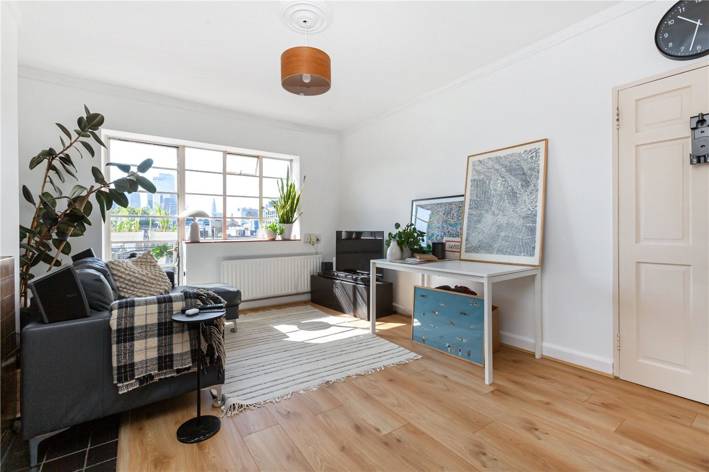 Flat Bevenden Street in Greater London