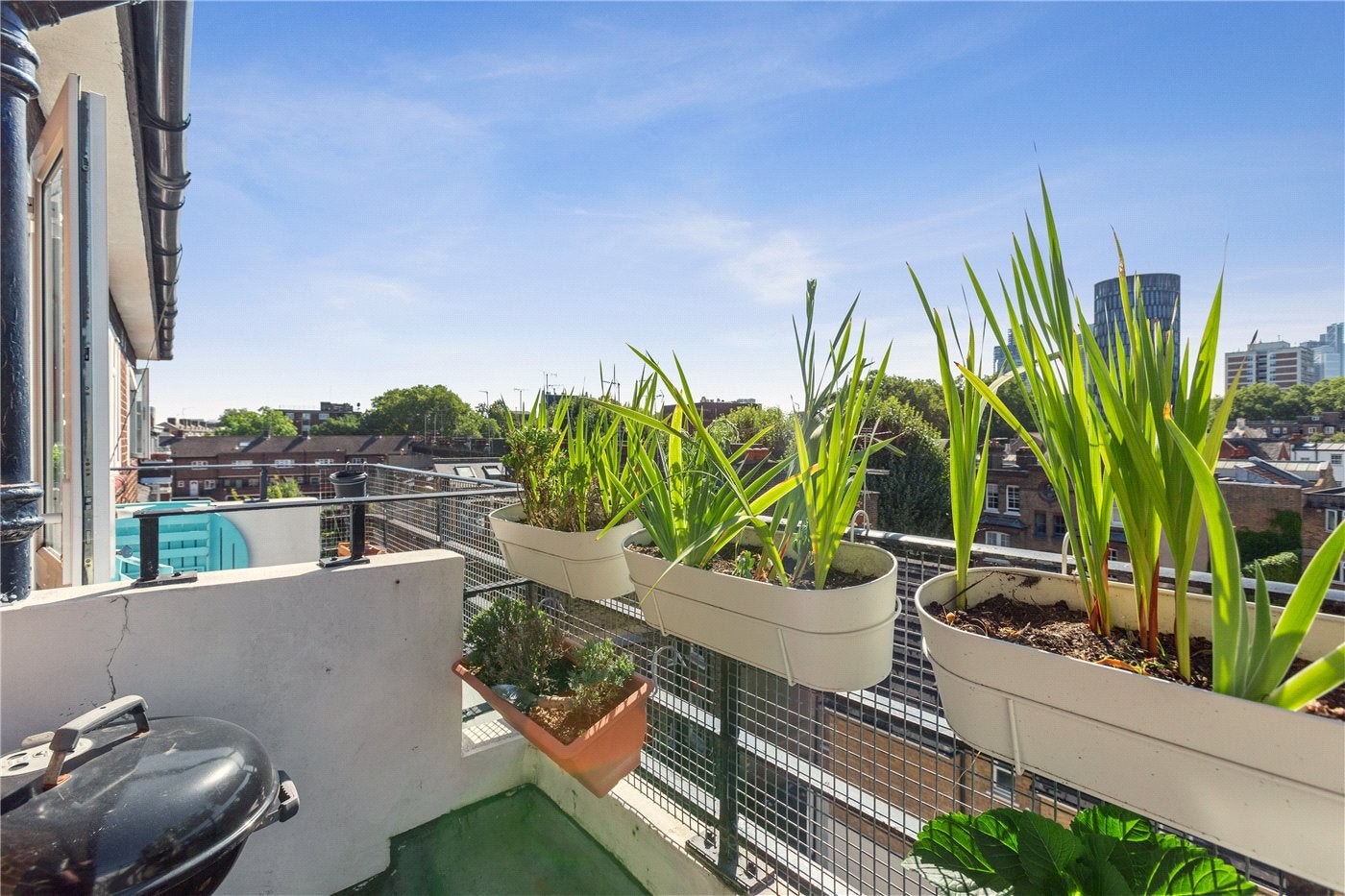 Flat Bevenden Street in Greater London