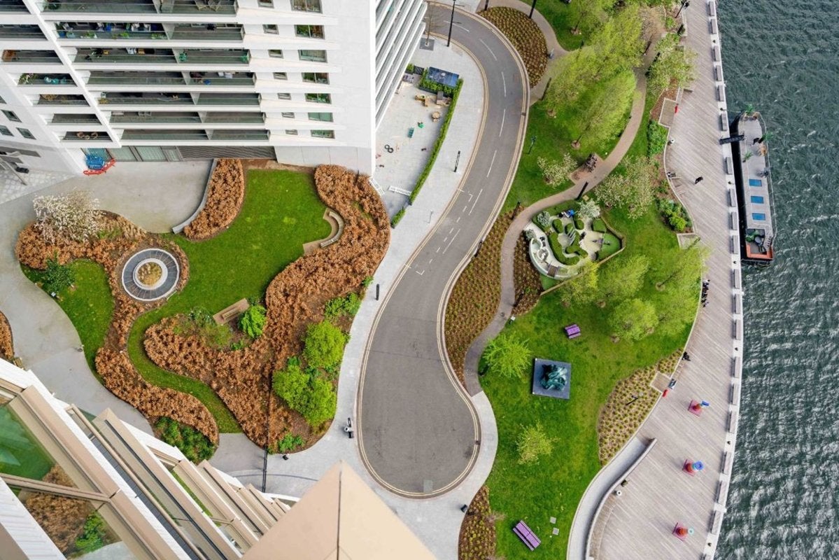 Flat Park Drive in Greater London