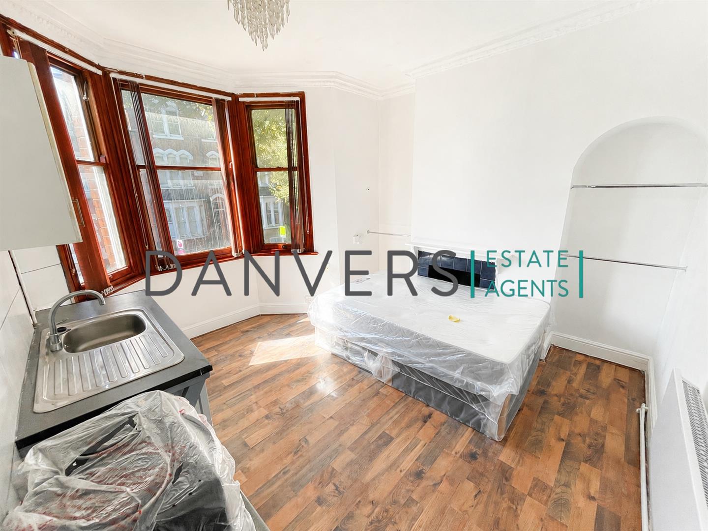Room Evington Road in Leicester