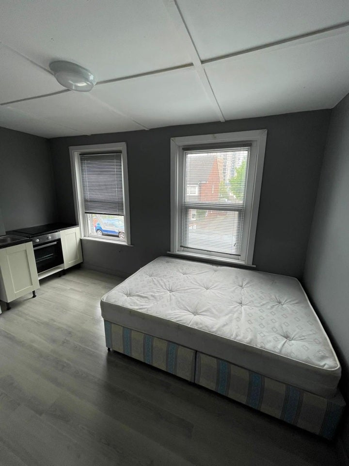 Flat Byron Road in Greater London