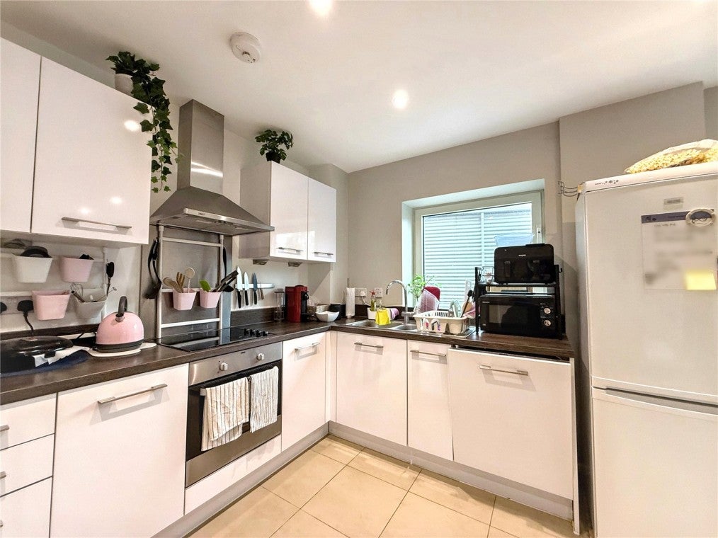 Flat Juniper Drive in Greater London