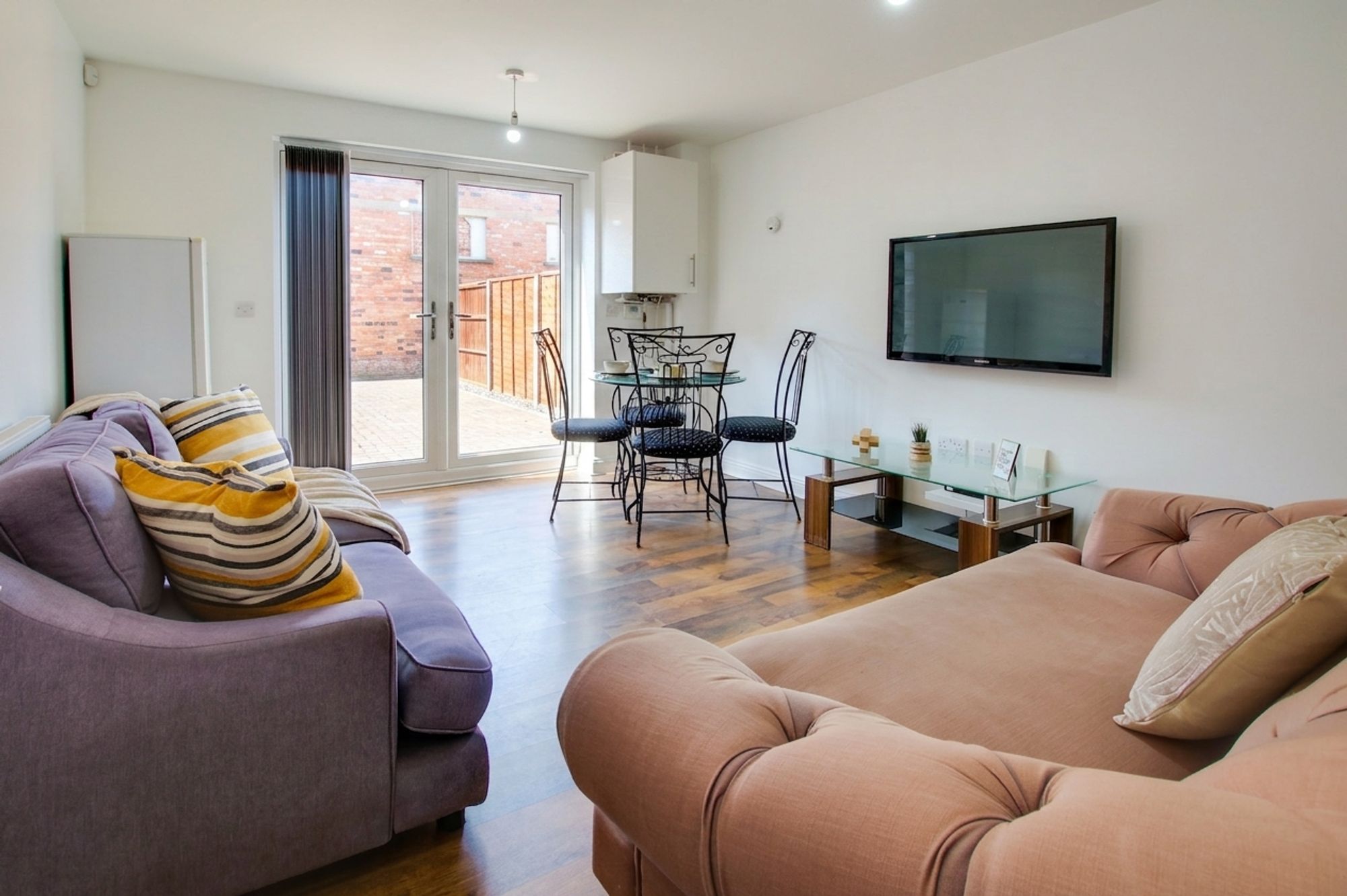 Room Blue Fox Close in Leicester