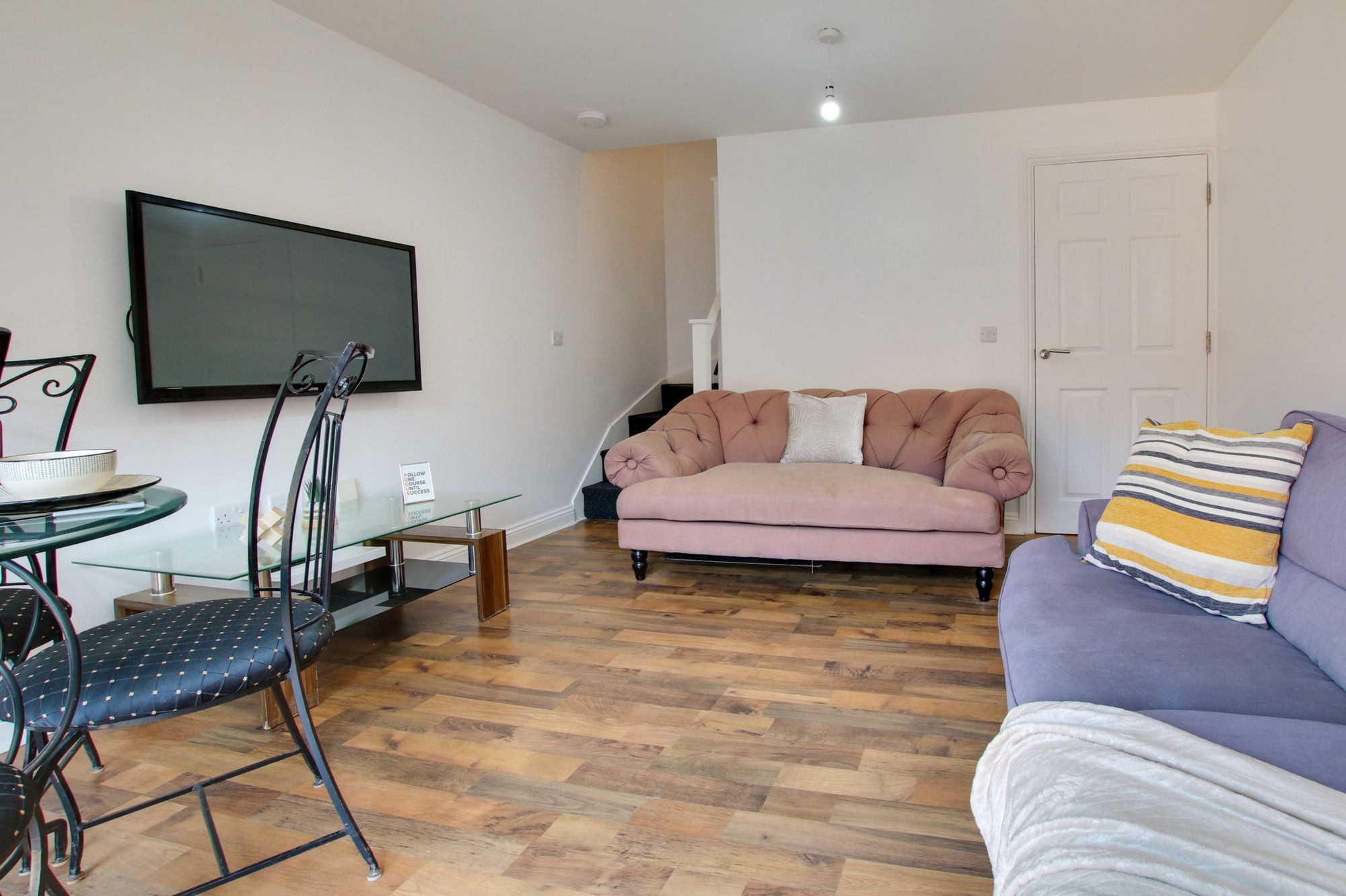 Room Blue Fox Close in Leicester