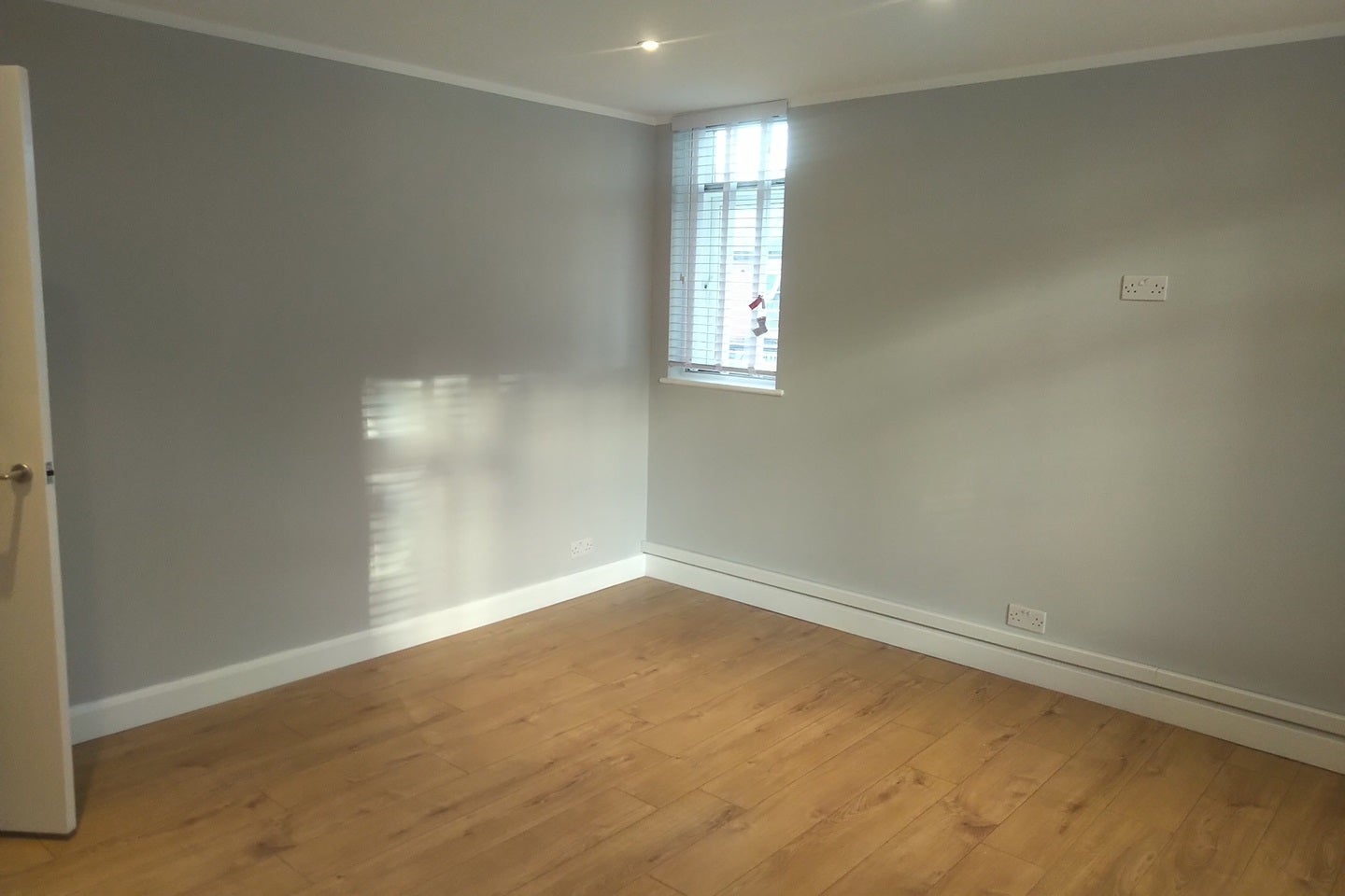 Flat Well Hall Road in Greater London