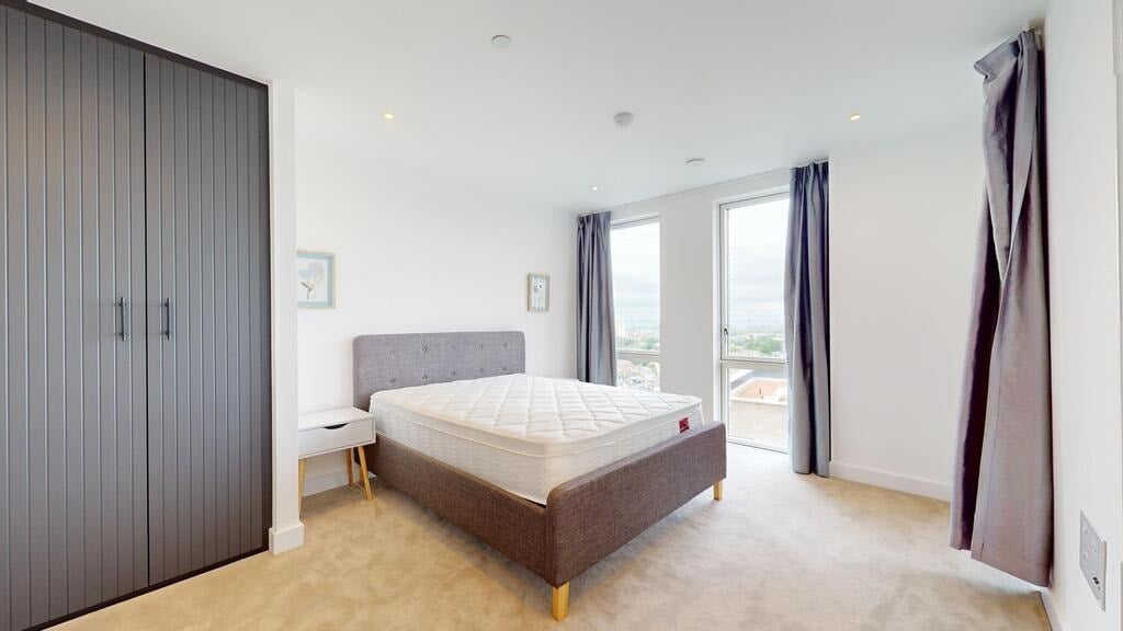 Flat Friary Road in Greater London