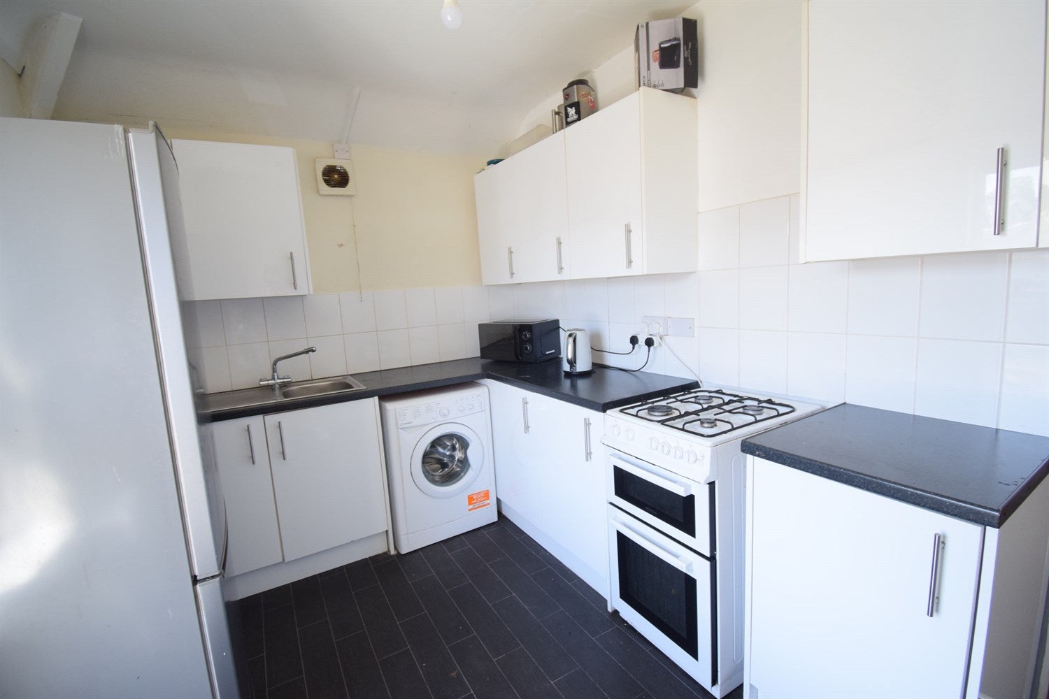 Room Cowbridge Road East in Cardiff