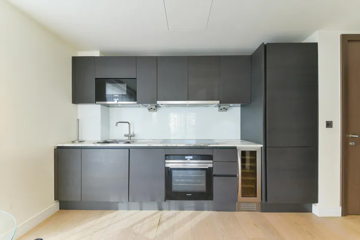 Flat Thurstan Street in Greater London