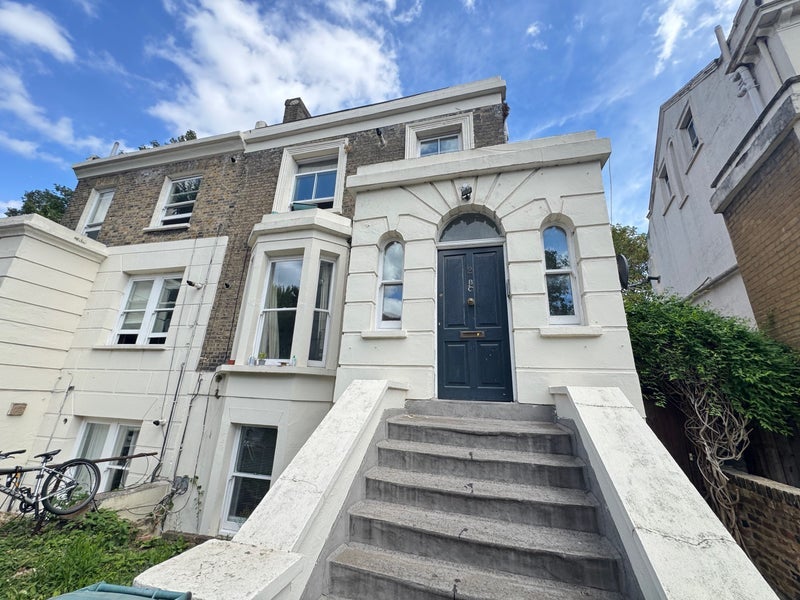 Flat Stock Orchard Crescent in Greater London