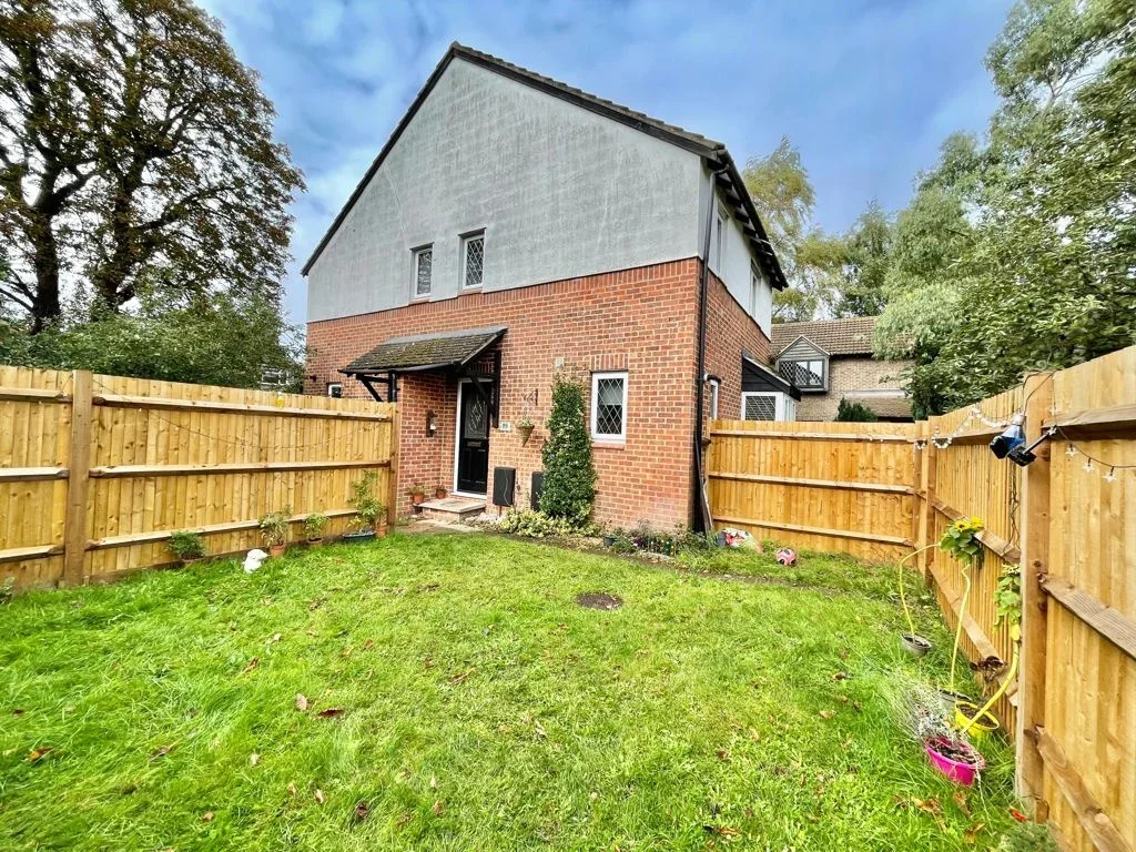 House Kings Chase in Elmbridge