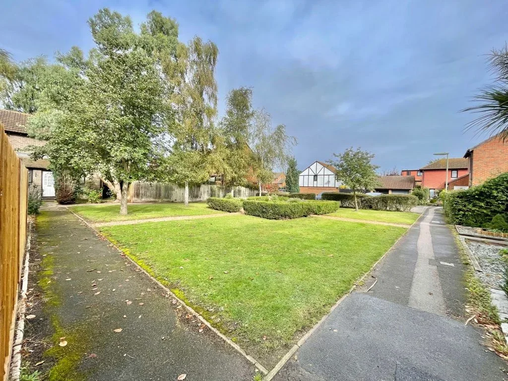 House Kings Chase in Elmbridge