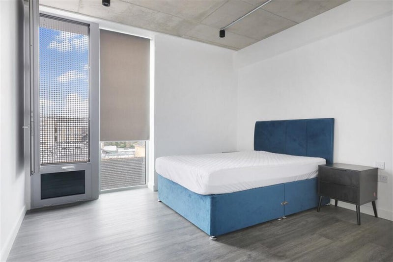 Room Harrow Manorway in Greater London