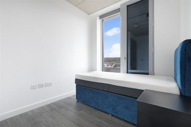 Flat Harrow Manorway in Greater London