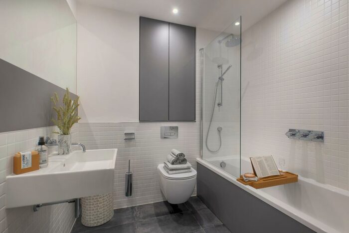 Room Harrow Manorway in Greater London
